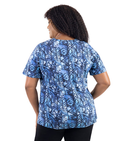 149022 Lifestyle Cotton Short Sleeve Top on plus size on model in Santa Fe print. Facing back.