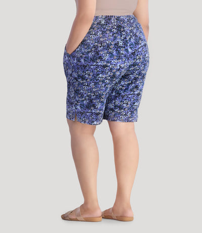 Plus size model, facing back, wearing EZ Style Cottons Pocketed plus size Short in blue meadow print.