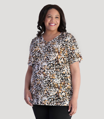 Model, facing front, wearing JunoActive's Junonia Lifestyle printed short sleeve neck top in color natural melange.