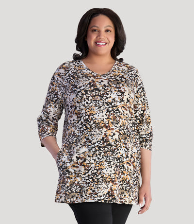 Model, facing front, wearing JunoActive's Lifestyle Printed 3/4 sleeve pocketed tunic in color natural melange.