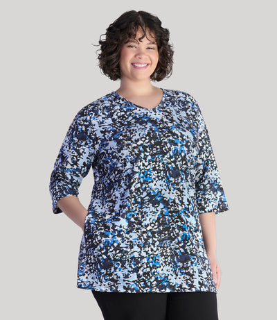Model, facing front, wearing JunoActive's Junonia Lifestyle Printed three quarter sleeve pocketed top in color blue melange print.