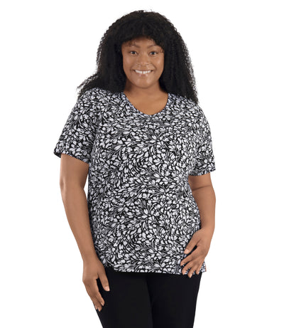 149022 Lifestyle Cotton Short Sleeve Top on plus size on model in Botanic print. Facing front.