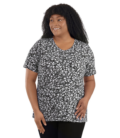 149022 Lifestyle Cotton Short Sleeve Top on plus size on model in Botanic print. Facing front. Look to the side.