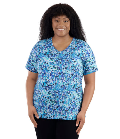 149022 Lifestyle Cotton Short Sleeve Top on plus size model in Monet print. Facing front.