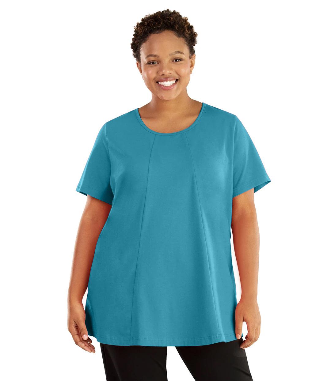Plus size woman, facing front, wearing JunoActive plus size Stretch Naturals Lite Swing Top in the color Aquamarine. She is wearing JunoActive Plus Size Leggings in the color black.