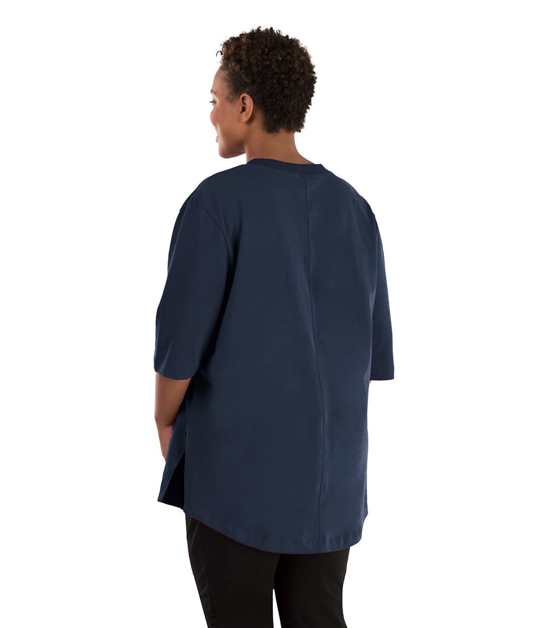 Plus size woman, facing back left, wearing JunoActive plus size Legacy Cotton Casual Tunic in the color Navy. She is wearing JunoActive Plus Size Leggings in the color black. 