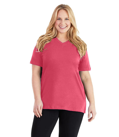 Plus size woman, facing front, wearing JunoActive plus size Stretch Naturals V-Neck in the color Coraline. She is wearing JunoActive Plus Size Leggings in the color black.