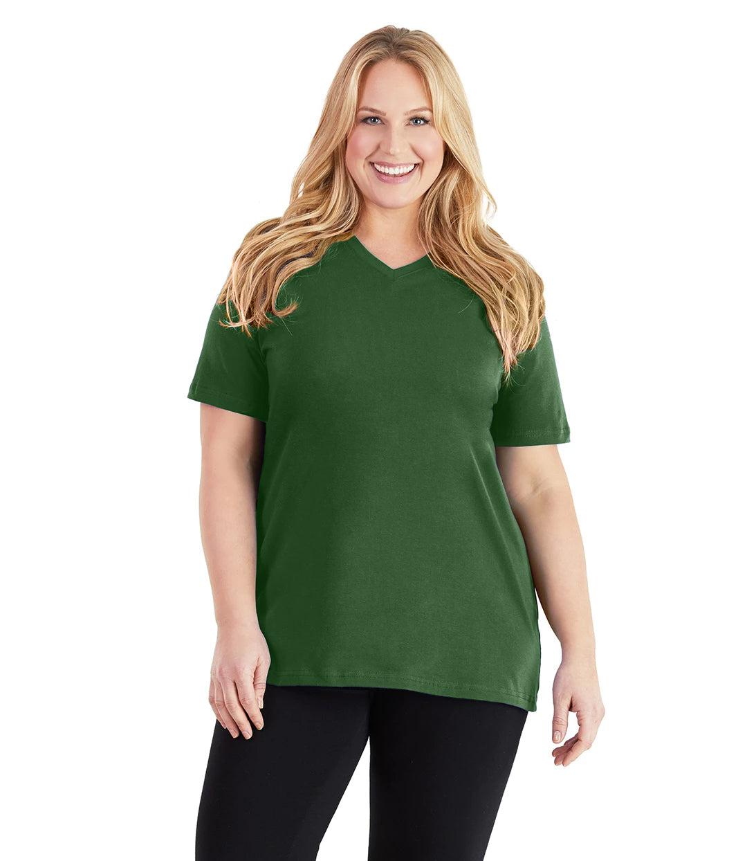 Plus size woman, facing front, wearing JunoActive plus size Stretch Naturals V-Neck in the color Evergreen. She is wearing JunoActive Plus Size Leggings in the color black. 